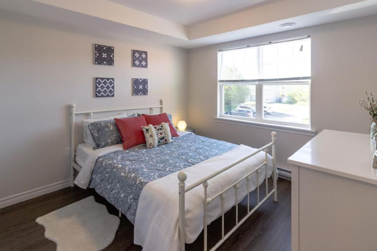Newly Renovated Modern Condo Near Hospital, Unb Patio & Parking Coffee Сент-Джон Экстерьер фото
