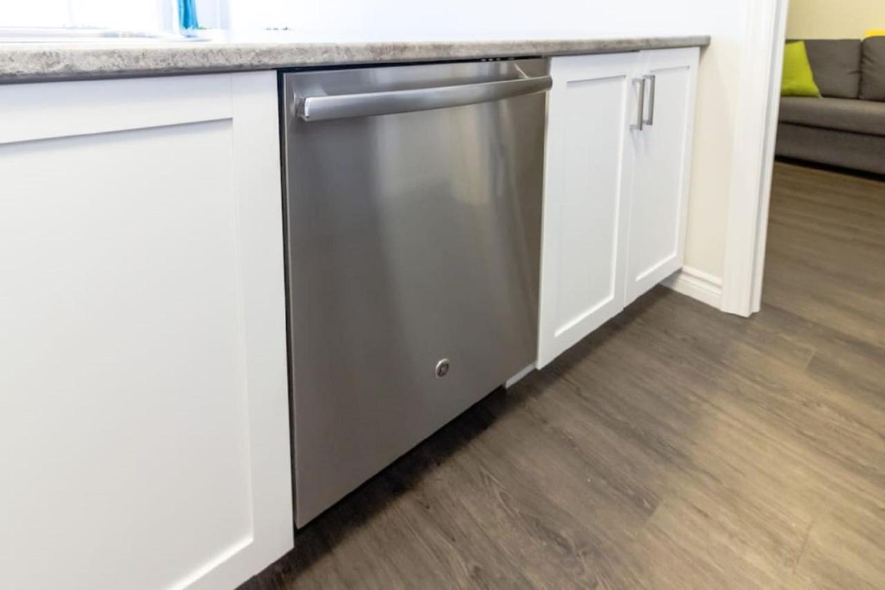 Newly Renovated Modern Condo Near Hospital, Unb Patio & Parking Coffee Сент-Джон Экстерьер фото