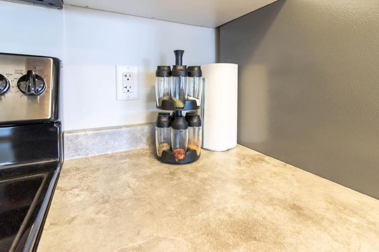 Newly Renovated Modern Condo Near Hospital, Unb Patio & Parking Coffee Сент-Джон Экстерьер фото