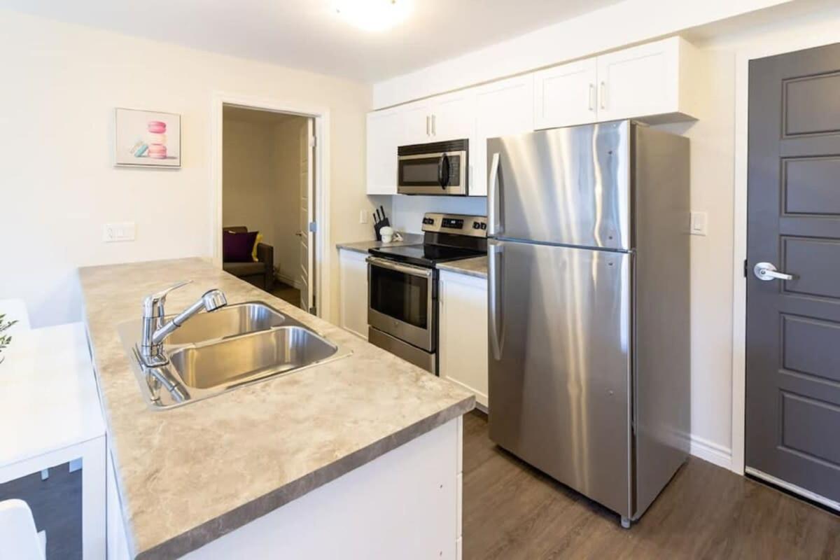 Newly Renovated Modern Condo Near Hospital, Unb Patio & Parking Coffee Сент-Джон Экстерьер фото