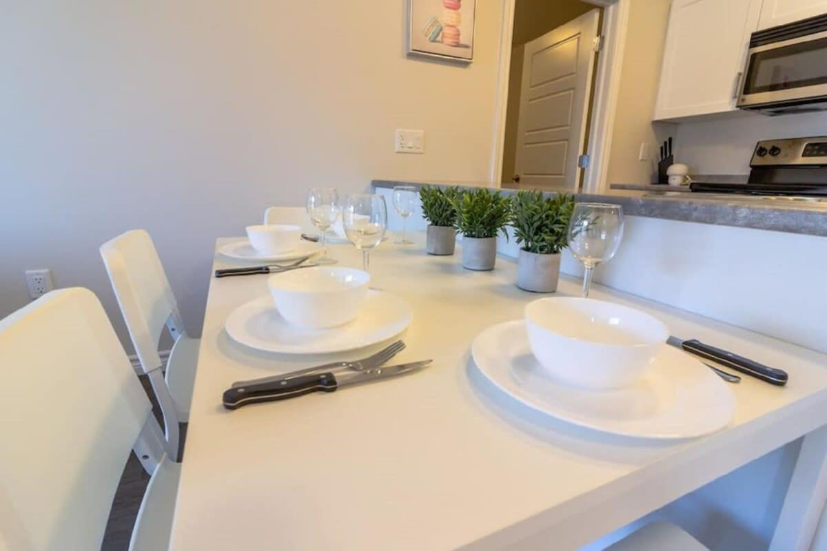 Newly Renovated Modern Condo Near Hospital, Unb Patio & Parking Coffee Сент-Джон Экстерьер фото
